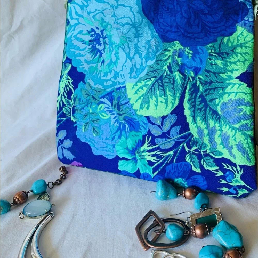 Camouflage and Teal Beaded Crossbody Bag - Picture 7 of 9